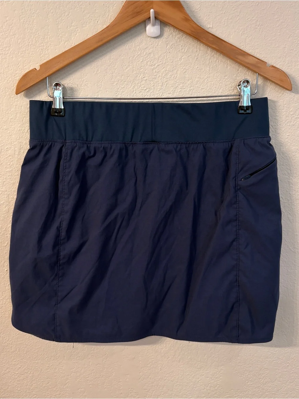 North Face, Columbia, Tommy Bahama skorts size large bundle of 3